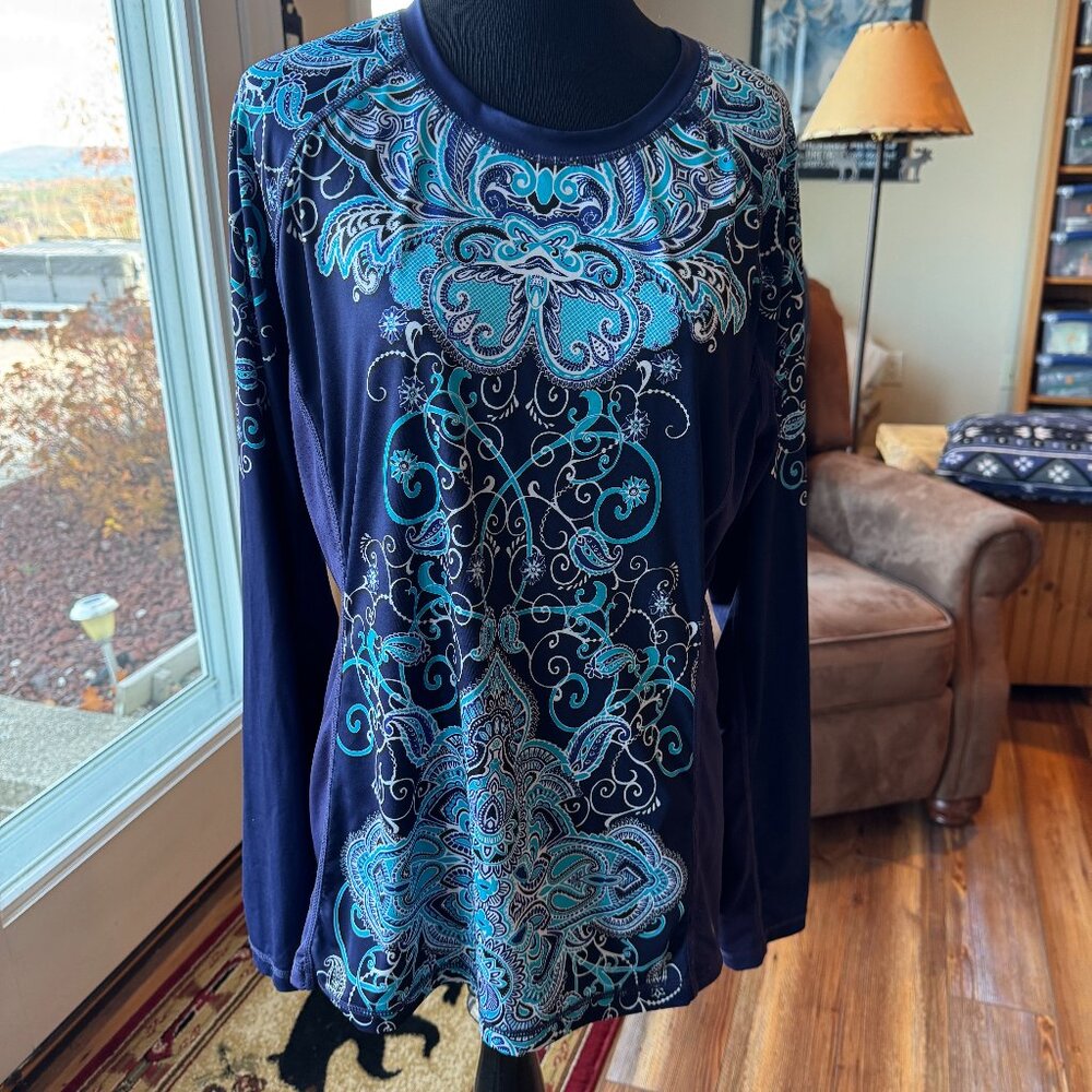 Athleta Running, Yoga, shirt. Size M. Navy Background with blue pattern